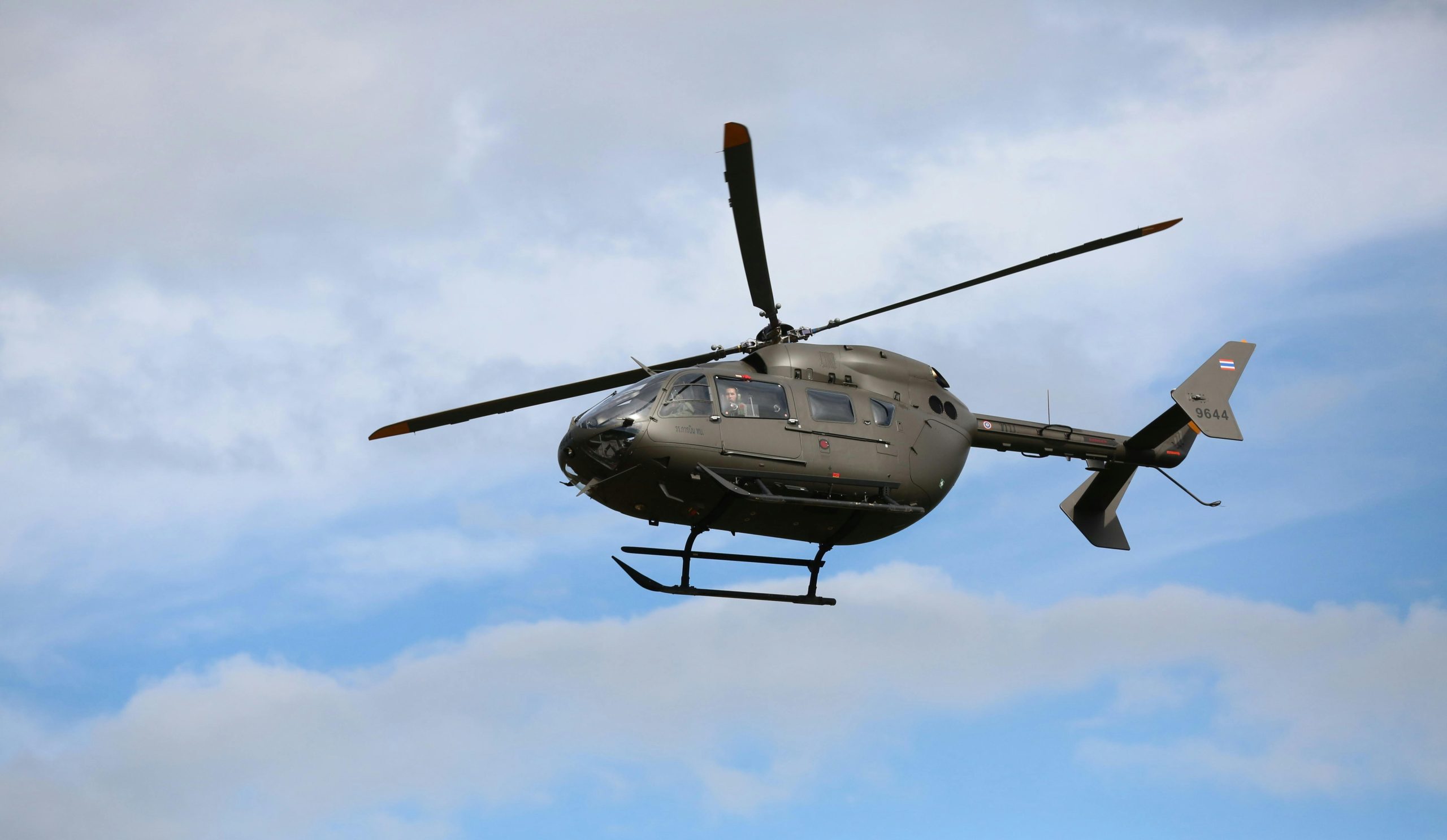 Image of a military helicopter.